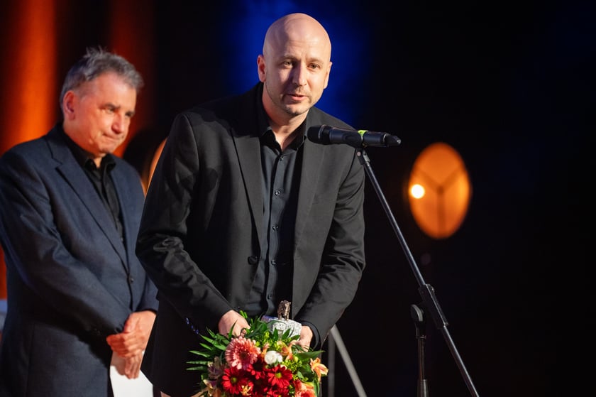 17. Festiwal Reżyserii Filmowej im. Sylwestra Chęcińskiego i 13. Festiwal Aktorstwa Filmowego im. Tadeusza Szymkowa trwały we Wrocławiu od 6 do 11 kwietnia.&nbsp;"Złoty Dzik", nagroda imienia Janusza Majewskiego dla najlepszego reżysera, powędrowała do Grzegorza Dębowskiego za film &ndash; &bdquo;Tyle co nic&rdquo;.